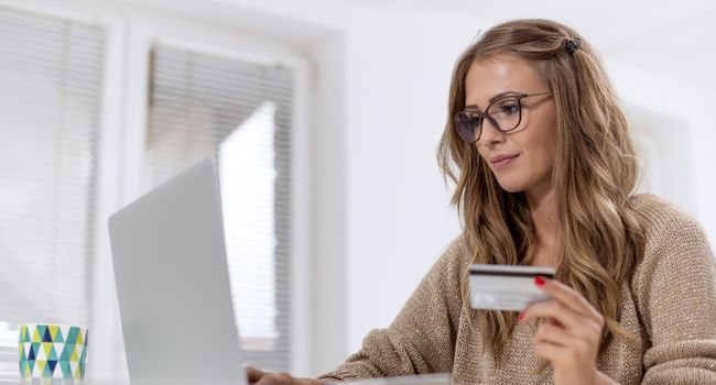 Les Millennials séduits par la mode personnalisable en ligne