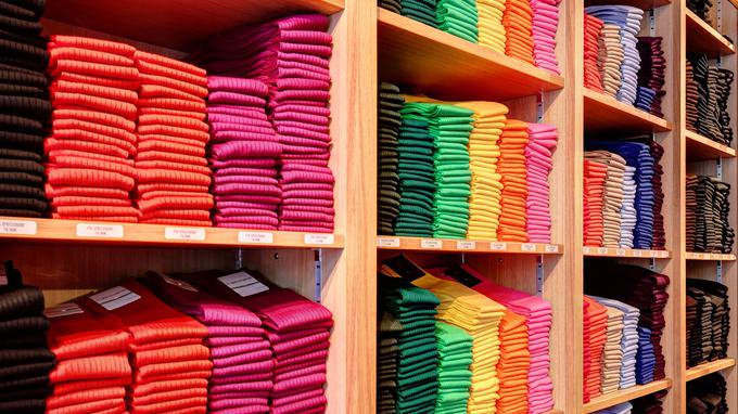 Un Américain achète pour 14 000 euros de chaussettes de luxe à une entreprise française